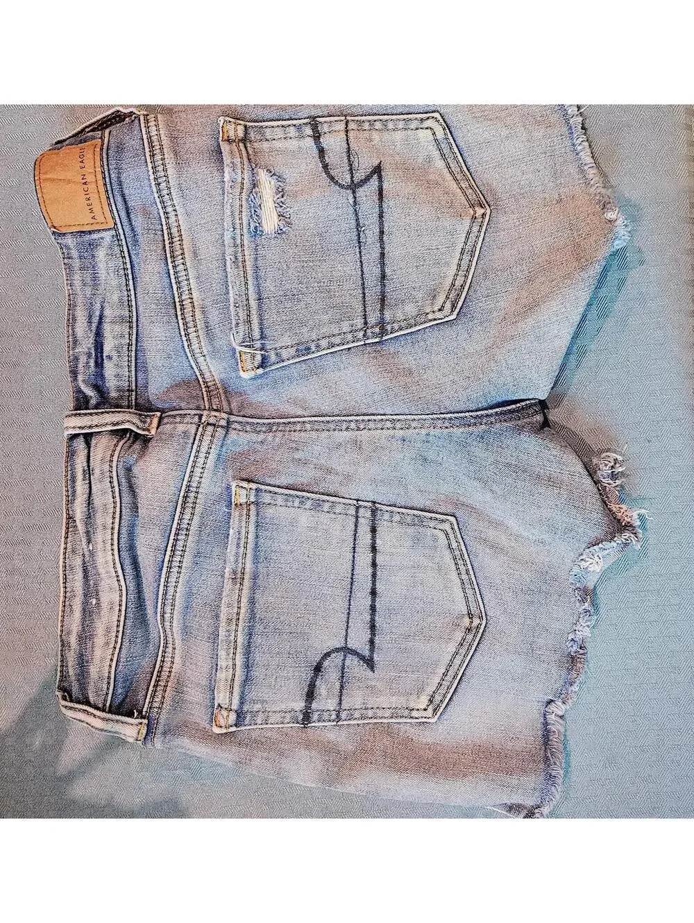 AMERICAN EAGLE MIDI DISTRESSED DENIM SHORTS SIZE 6